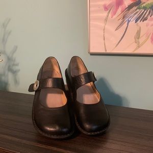 Alegria size 39 black mary jane shoes.
